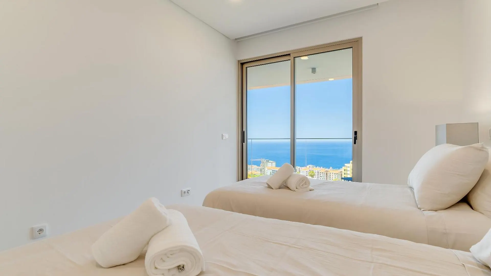 Laura Apartment Uptown 117 By Hr Madeira Funchal  Funchal (Madeira)