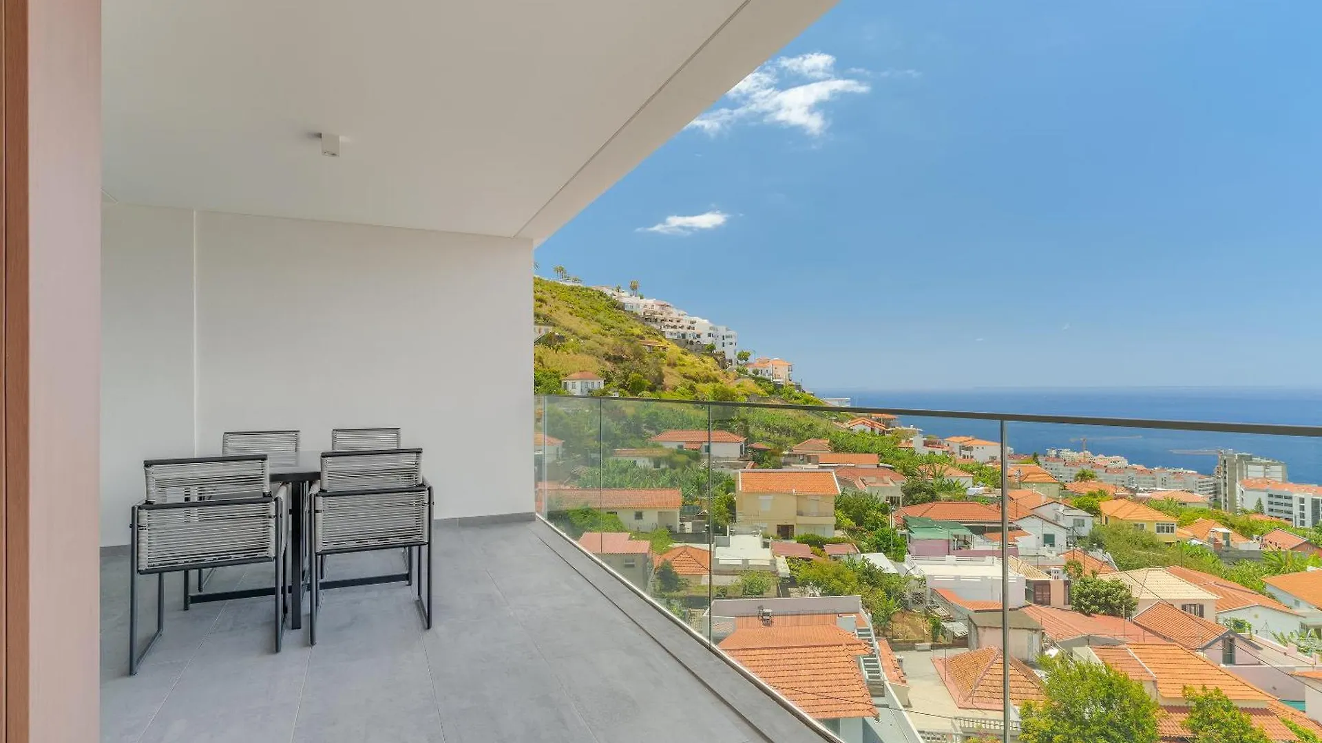 Laura Apartment Uptown 117 By Hr Madeira Funchal  Funchal (Madeira)